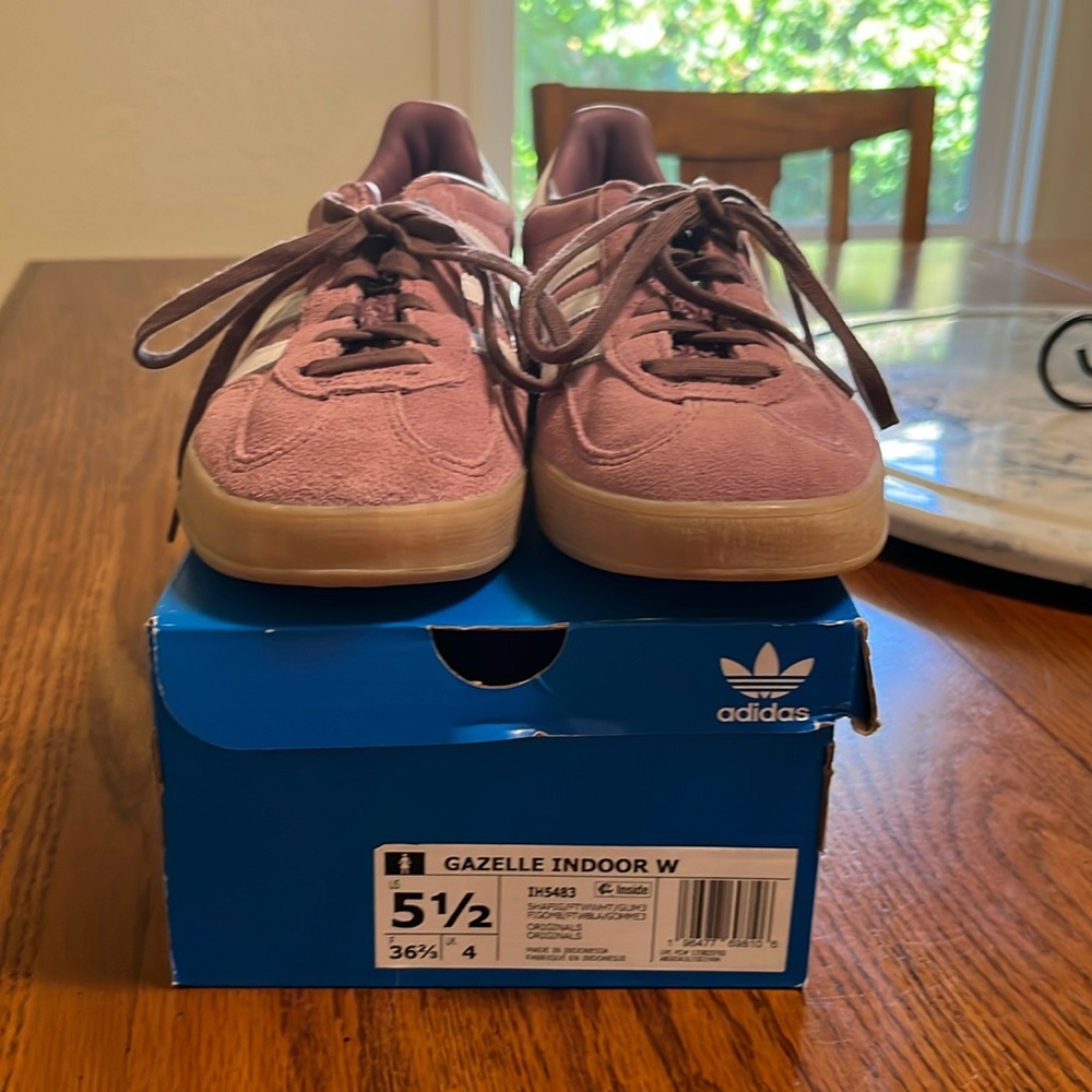 Adias Gazelle size 5.5